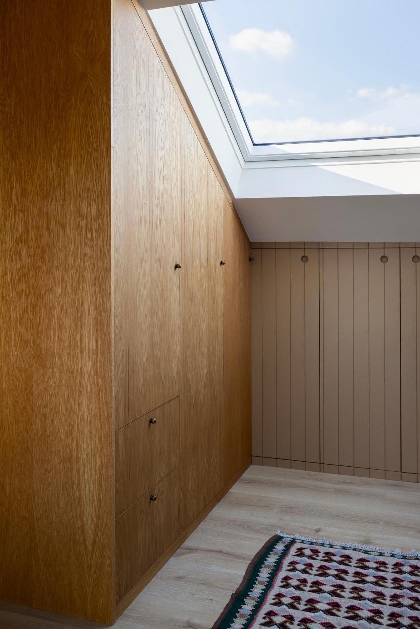 Entire Spacious Loft Studio-own Bathroom & Kitchen Within Victorian Terraced *