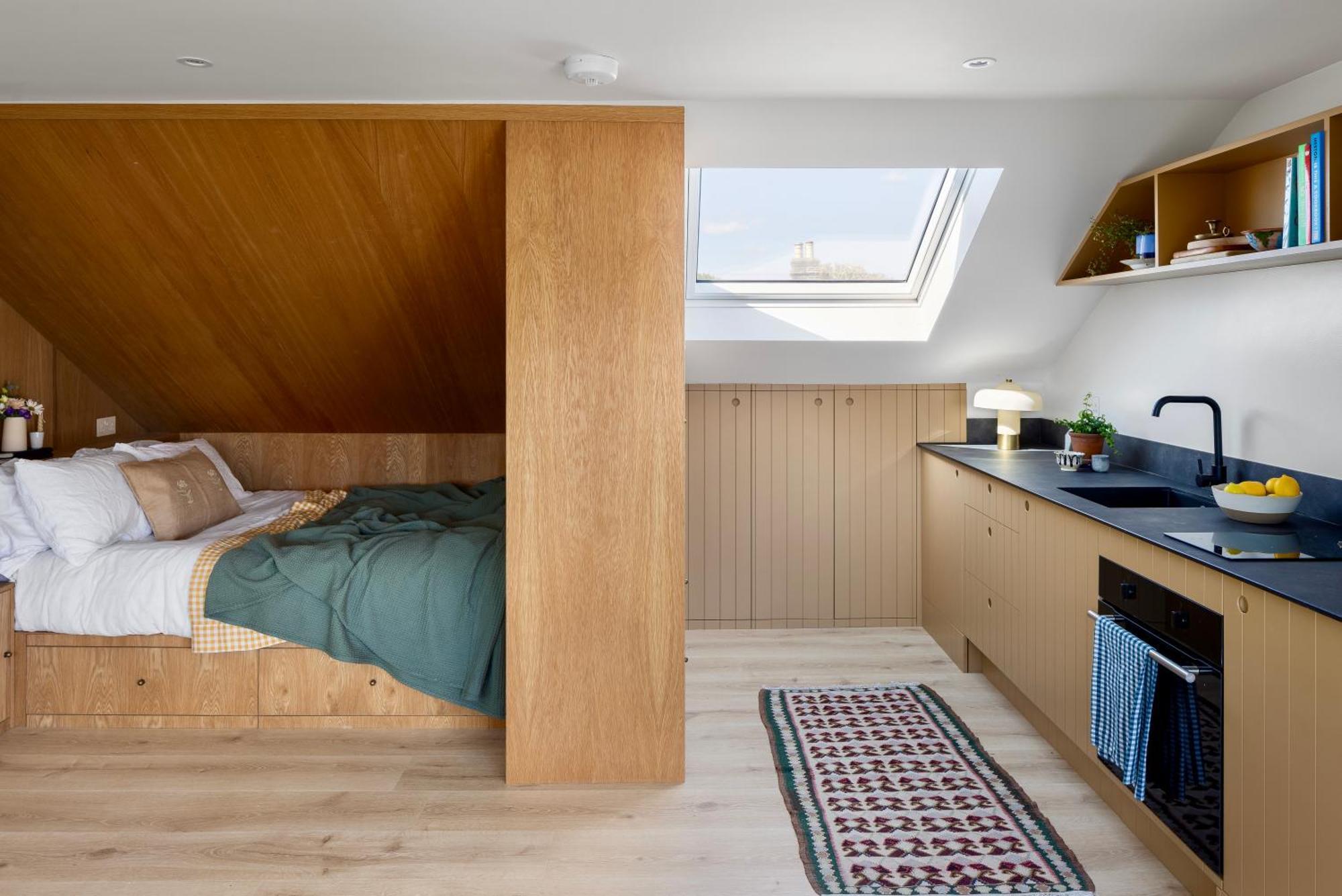 Entire Spacious Loft Studio-own Bathroom & Kitchen Within Victorian Terraced Londra