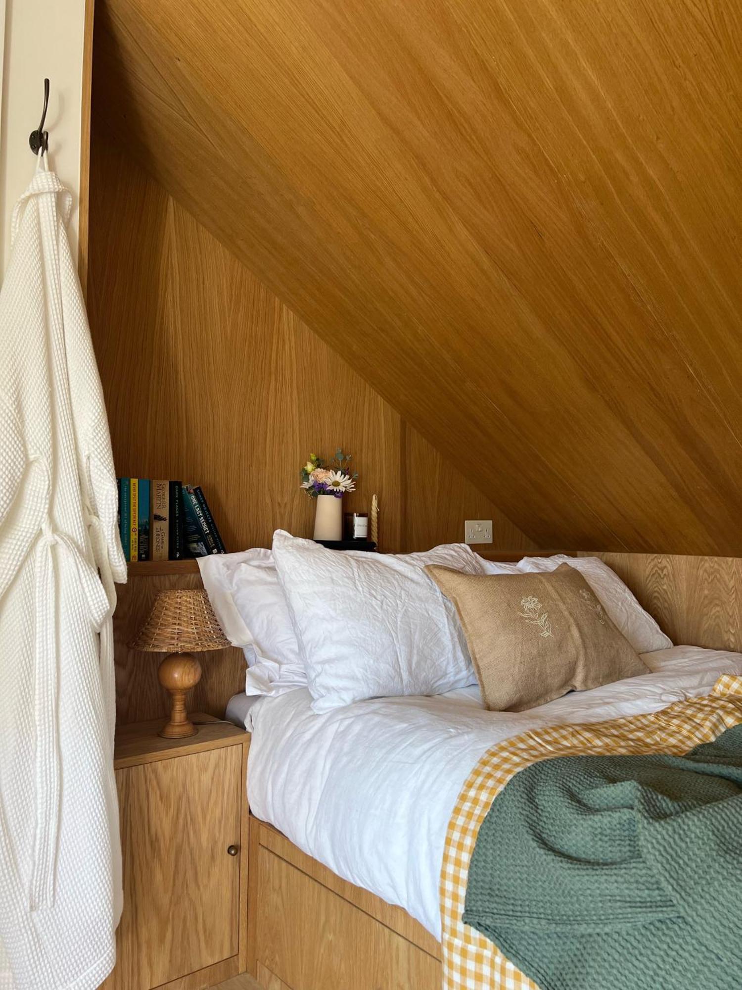 Entire Spacious Loft Studio-own Bathroom & Kitchen Within Victorian Terraced * Londra
