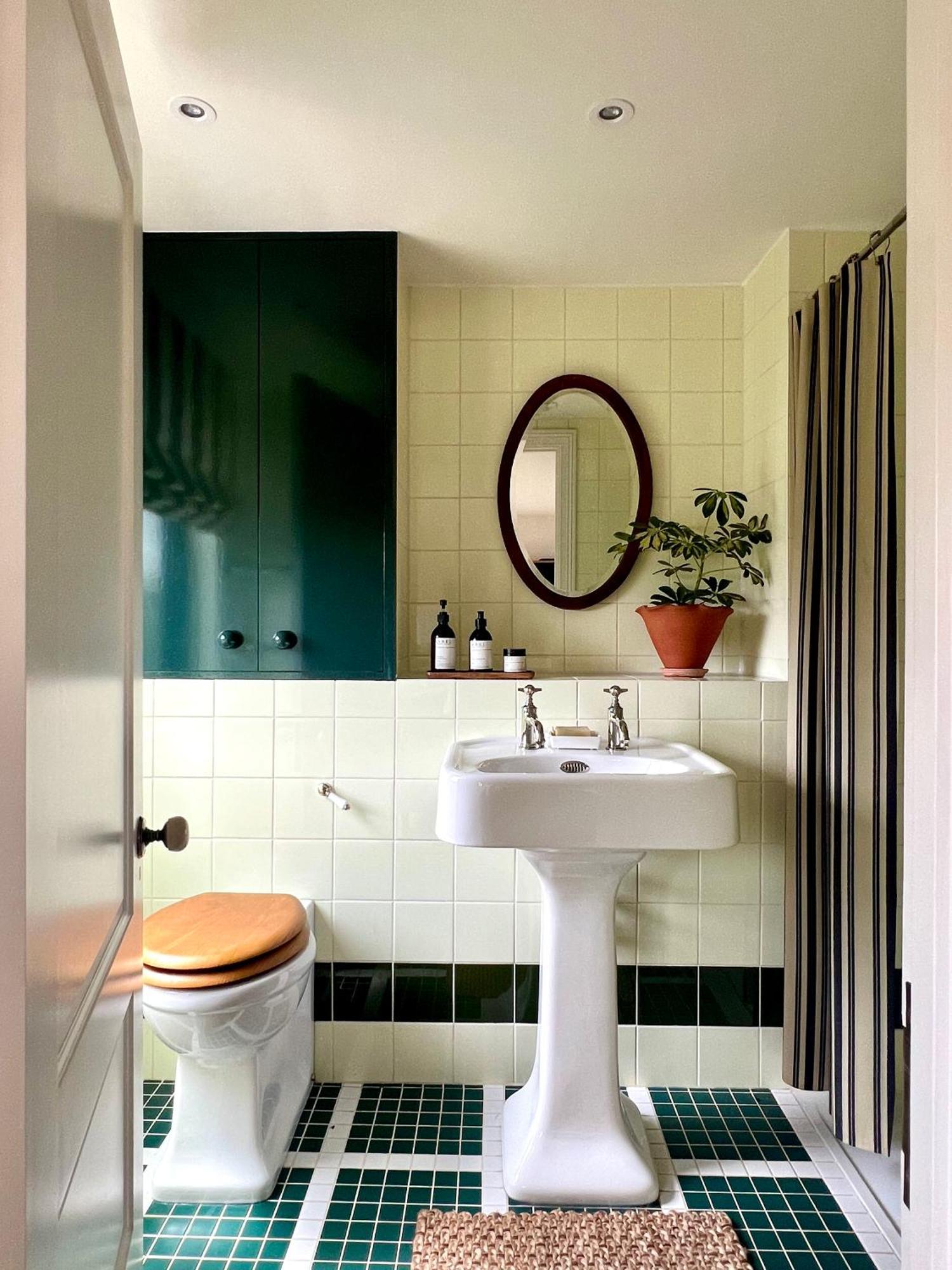 Alloggio in famiglia Entire Spacious Loft Studio-own Bathroom & Kitchen Within Victorian Terraced Londra